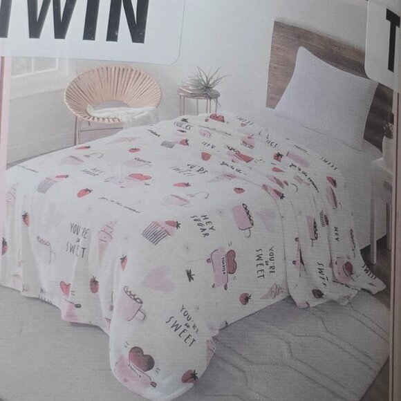 NWT Velvet Plush Blanket - Twin - Picture 2 of 7
